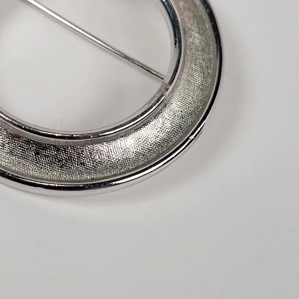 Vintage Crown Trifari Round Circle Brooch‎ Pin Silver Tone Textured Jewelry